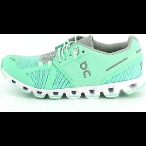 On Cloud Running Shoes- Mint Women’s Size 7.5